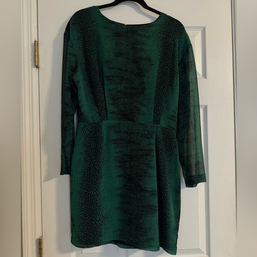 Green long sleeve animal print mini dress